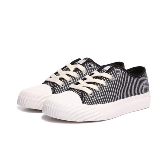 Women's LEO Black Stripe unnown sneakers - Picture 1 of 9